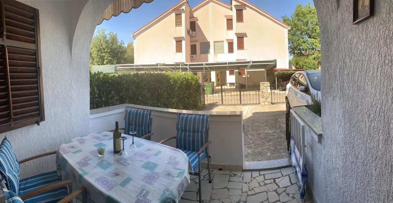 Apartments With A Parking Space Vantacici, Krk - 18476 Malinska Luaran gambar